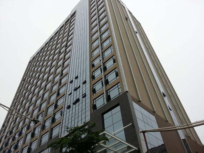 什么情況下，利害關(guān)系人可委托房屋安全鑒定單位進(jìn)行鑒定？鑒定費(fèi)用如何承擔(dān)？